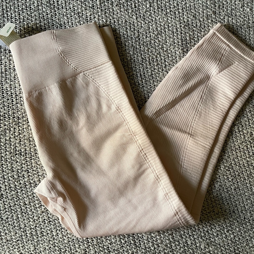 BRAND NEW blush ribbed aerie workout leggings !